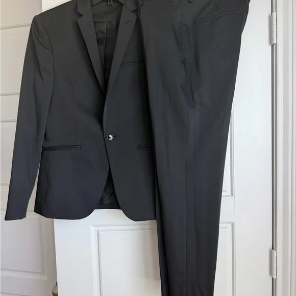 Prom Ready! Black Zara Men's Black Two-Piece Suit Jacket & Trousers - Picture 6 of 13